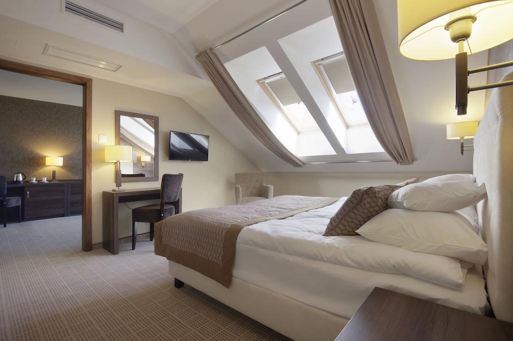 Tristan Hotel & Spa Katy Rybackie Room photo